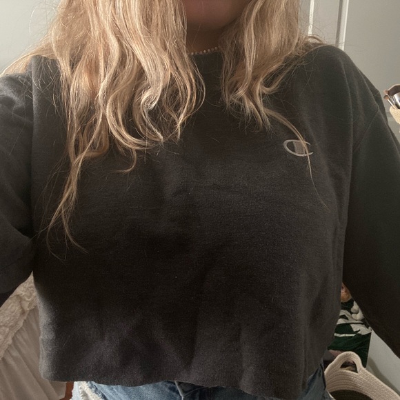 ✰ ✰ GREY CROPPED CHAMPION CREW NECK ✰ ✰ - Picture 3 of 3